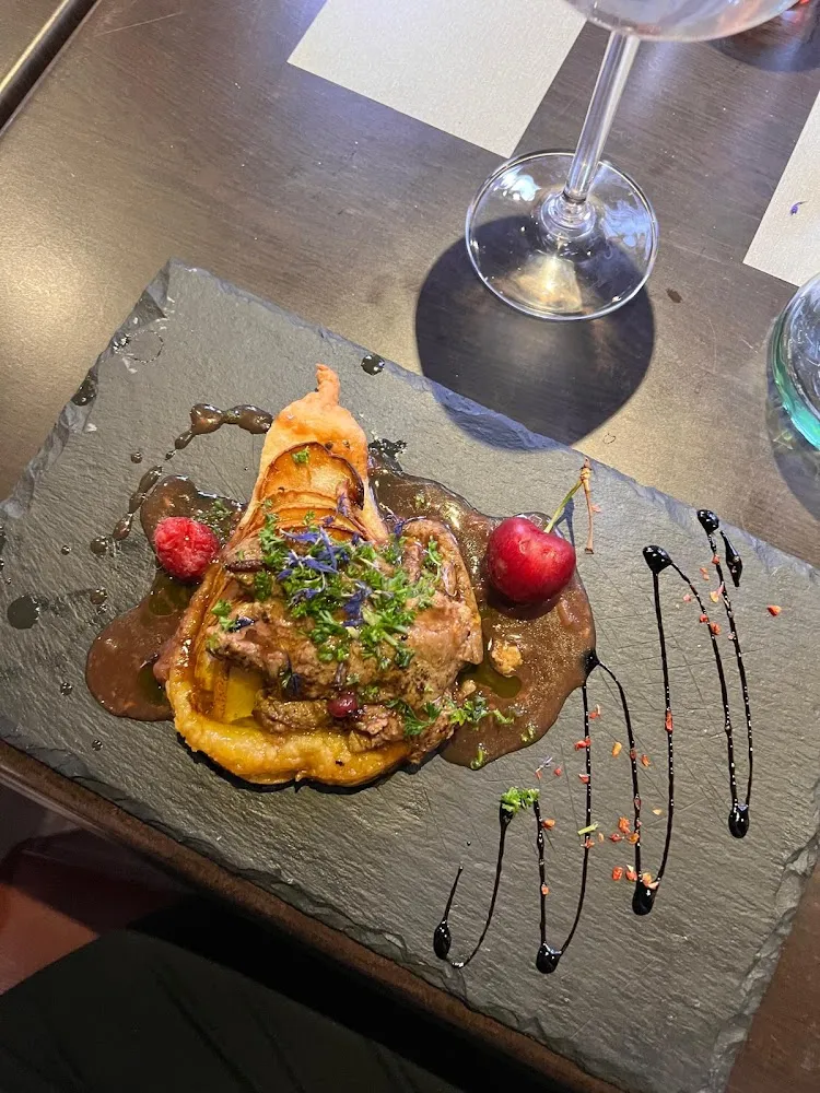 Escalope de Foie Gras Poêlé Feuilleté Aux Poires